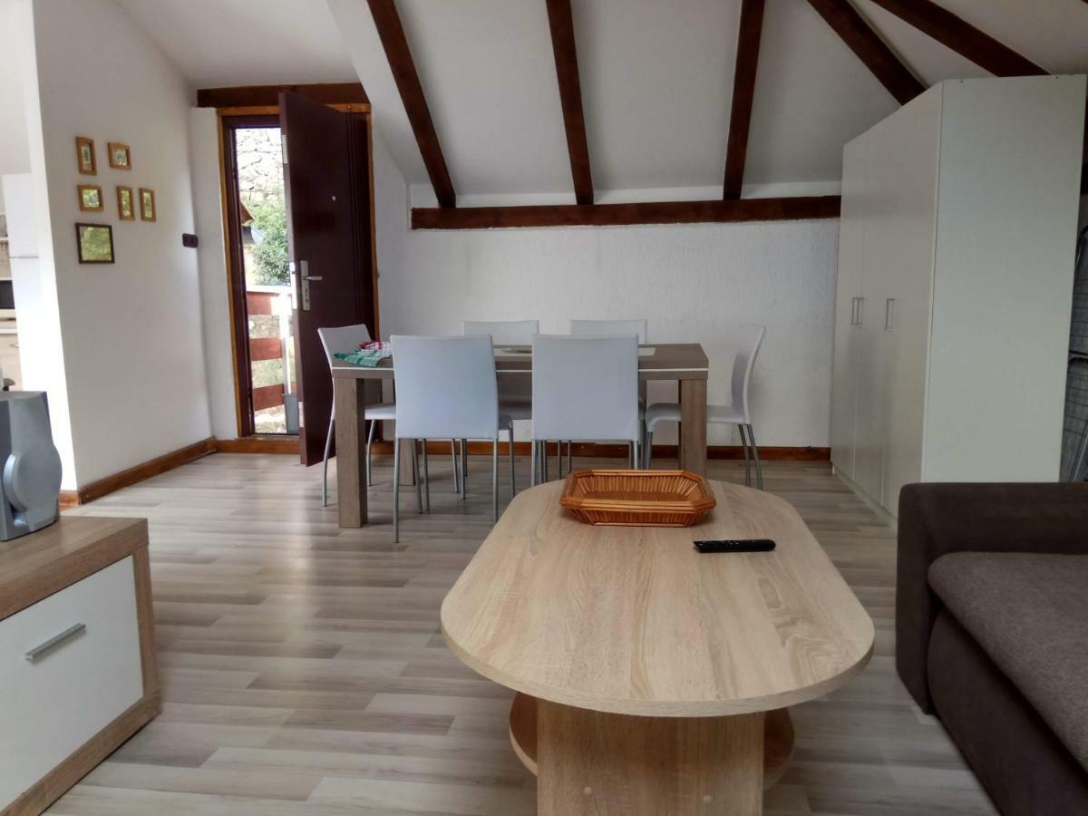 Apartman Slava Тисно Екстериор снимка
