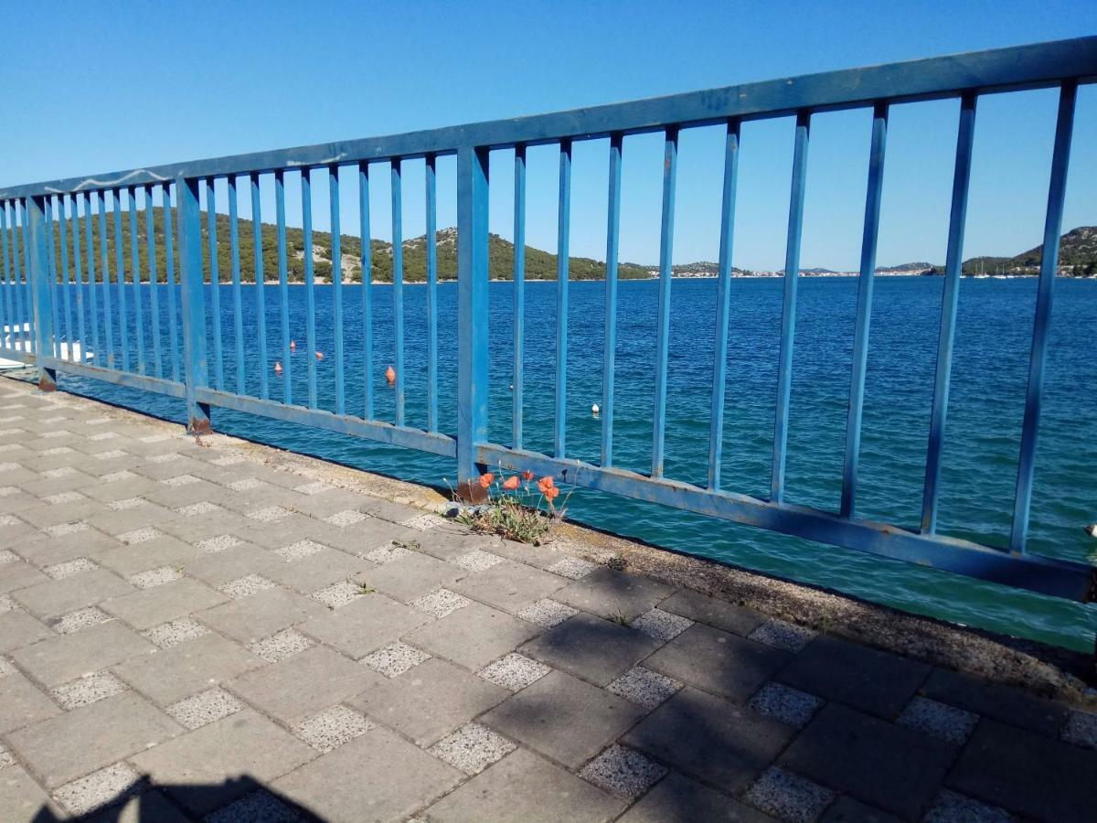 Apartman Slava Тисно Екстериор снимка