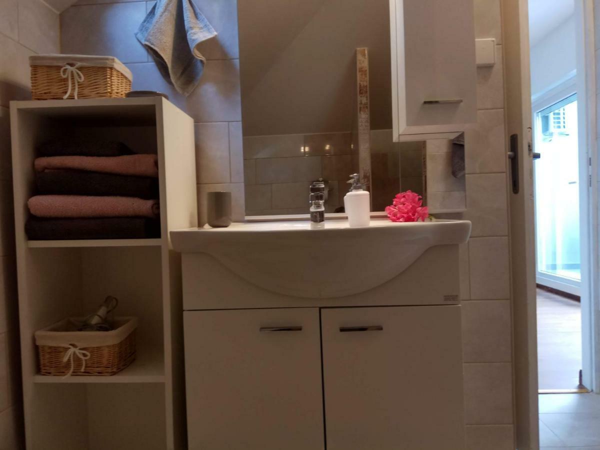 Apartman Slava Тисно Екстериор снимка