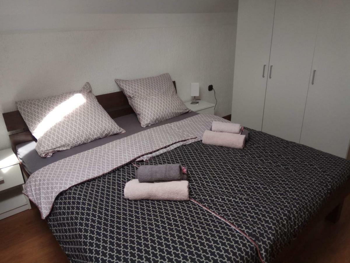 Apartman Slava Тисно Екстериор снимка